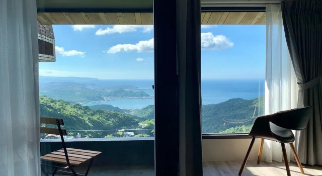 Camera doppia Premier 1 camera da letto con balcone e con vista mare Something Easy Inn