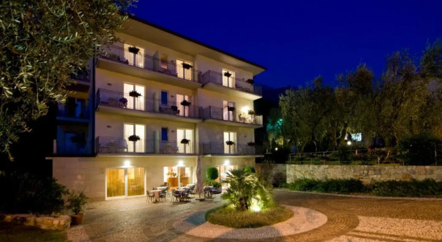 Hotel Garnì Orchidea, Book Hotel Hotels in Veneto with a Pool, Swimming Pool