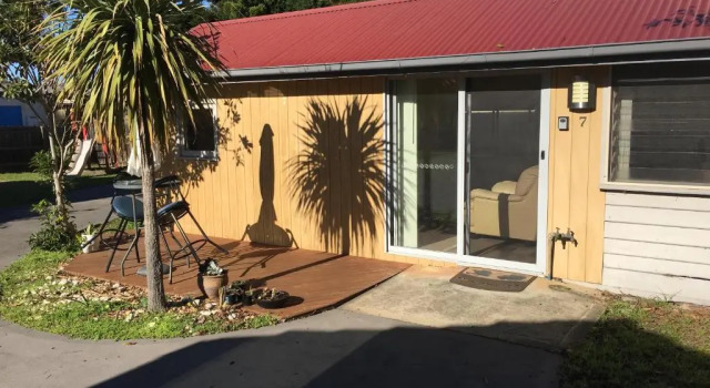 Коттедж Kickback Cottages