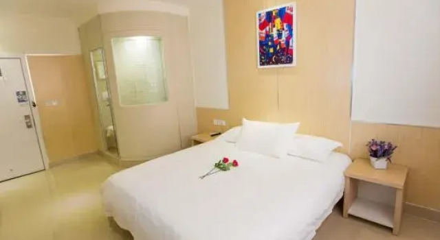 100 Inn Liangpin Hotel (Shijiazhuang Railway Station Hongqi Street), Rezerwuj Hotel Shijiazhuang Hebei