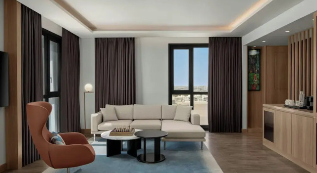 Двухместный люкс Executive с видом на бассейн Courtyard by Marriott Dakar Diamniadio