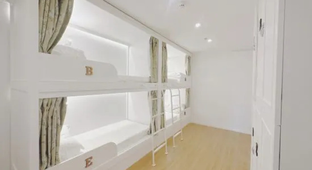 Кровать в общем номере (мужской номер) Hangzhou JZ Youth Hostel West Lake Wulin Square Branch