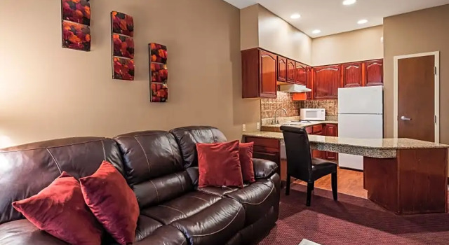 Двухместный люкс c 1 комнатой Best Western PLUS Hannaford Inn & Suites