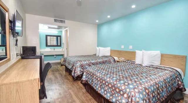 Четырёхместный номер Standard Vagabond Inn Buttonwillow North I-5