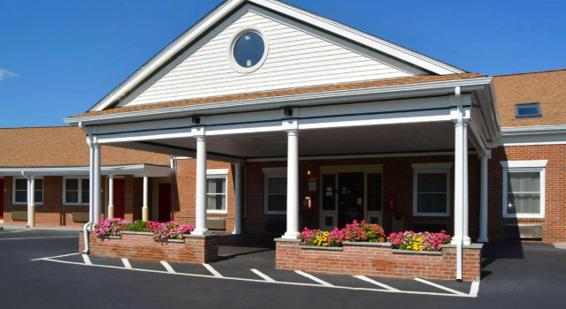 Четырёхместный номер Standard Quality Inn Raynham - Taunton