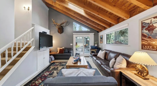 Incline Pines Retreat by Avantstay Private Hot Tub + Wraparound Deck + Views Near Dining and Shops