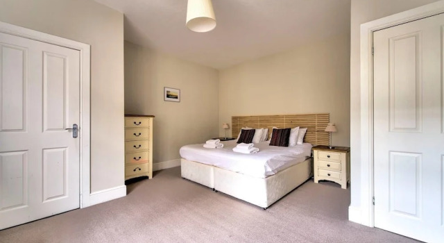 JOIVY Great Location - Lovely Rose St Apt in City Centre, Забронировать Отель Эдинбург Midlothian, рядом с Национальный музей Шотландии