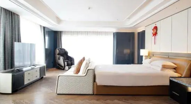 Люкс Deluxe Zhuhai Holiday Resort Hotel