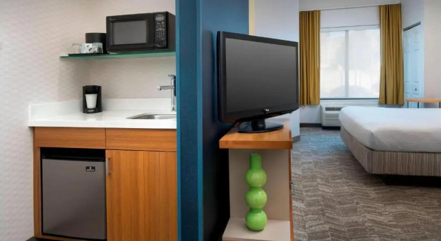 Студия SpringHill Suites Alexandria