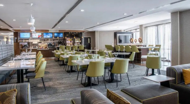 Двухместный люкс с 2 комнатами Courtyard by Marriott Edmonton West