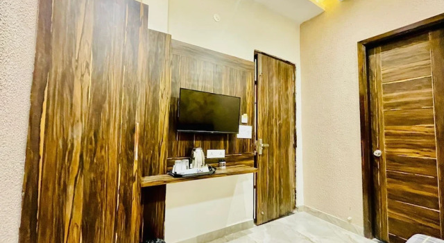 Hotel KR 5Mins Walk From Golden Temple, Book Hotel Amritsar Punjab