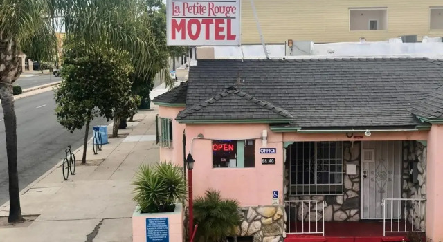 La Petite Rouge Motel
