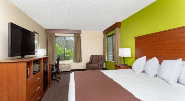 Двухместный номер Standard Coratel Inn & Suites by Jasper Black River Falls, WI