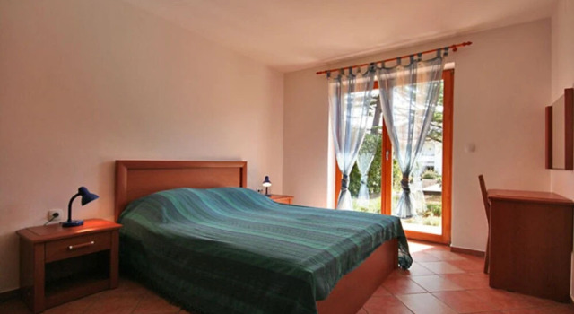 Barbalić Dario Apartment 1 with garden terrace, Varaa Huoneisto Hotellit Kvarner Islands uima-altaalla, Uima-allas