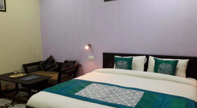 Номер Executive с балконом Hotel Avlokan - Near Kainchi Dham Mandir