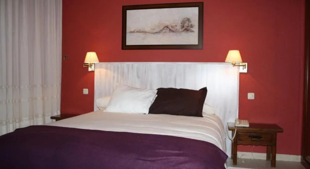 Hotel Cuatro Calzadas, Book Hotel Hoteller i Castile and Leon med pool, Swimmingpool