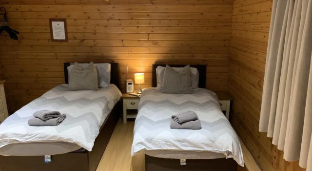 Southernwood - Garden Lodge 2, Забронировать Отель Дидкот Оксфордшир, рядом с Железнодорожный музей города Дидкот