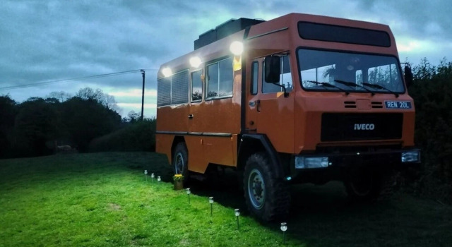 Vintage all Terrain Italian Army Truck, Забронировать Дом для отпуска Коттеджи Исторического графства Суссекса, Коттедж