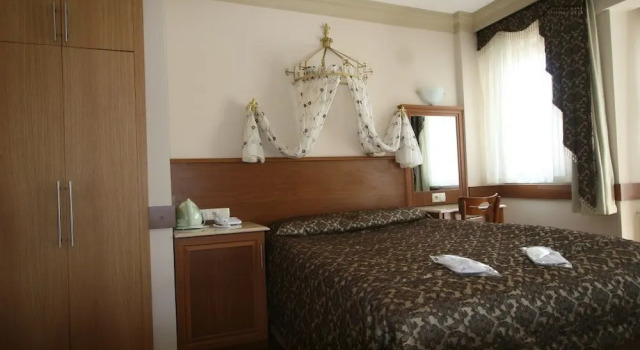 Номер Economy Grand Peninsula Hotel