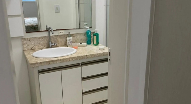 Suíte com cama de casal,em apartamento compartilhado ar condicionado, tv, e Wi-fi 01