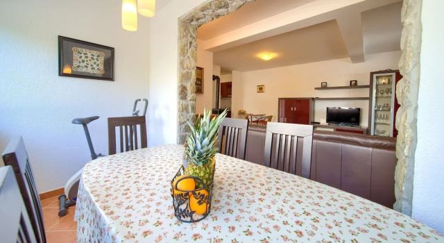 House Bernarda, Prenota Hotel Kornić 