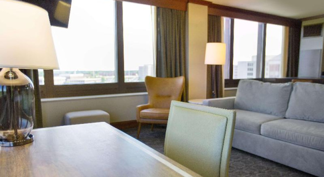 Люкс Directors с 2 комнатами DoubleTree by Hilton Chicago - Oak Brook