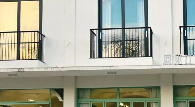 Meet the River View Resort Hotel (Xishuangbanna Jinghong Lancang River Binjiang Avenue), Buchen Sie Resort Hotels in Yunnan mit Parkplatz, Parkplätze