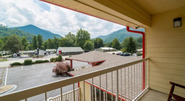 Номер Standard с видом на горы Ramada by Wyndham Maggie Valley