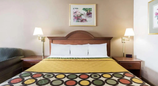 Номер Standard Super 8 by Wyndham Greensboro