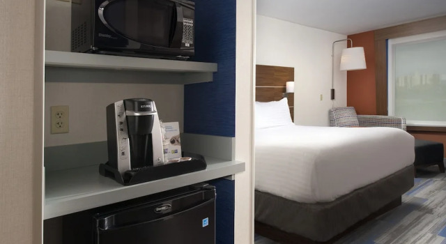 Одноместный люкс Holiday Inn Express & Suites Altoona by IHG