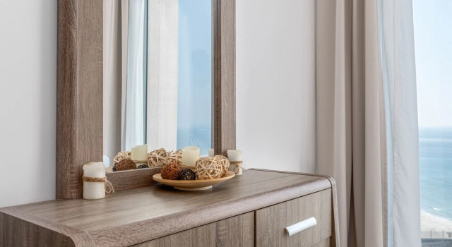 Апартаменты с балконом Waves Holiday Home - Jaw-Dropping Sea View From This Comfy Retreat
