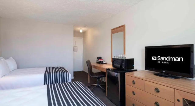 Четырёхместный номер Standard Sandman Inn McBride