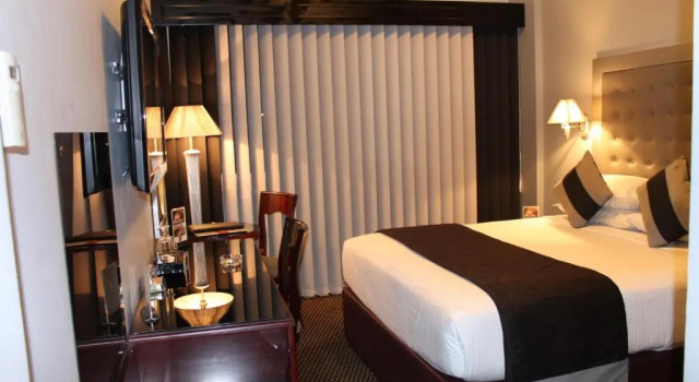 Двухместный номер Standard Broadway Hotel