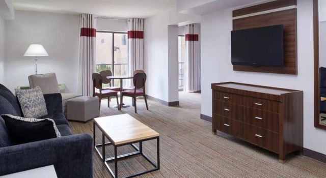 Двухместный люкс c 1 комнатой с видом на город Four Points by Sheraton Detroit Novi
