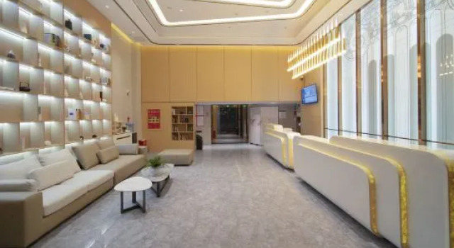 Yeste International Hotel (Guiyang Huaxi District Government Mingzhu Avenue Subway Station), Забронировать Отель Отели Хуаси с парковкой, Парковка