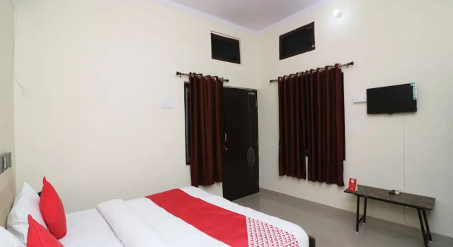OYO 24823 Amrit Guest House