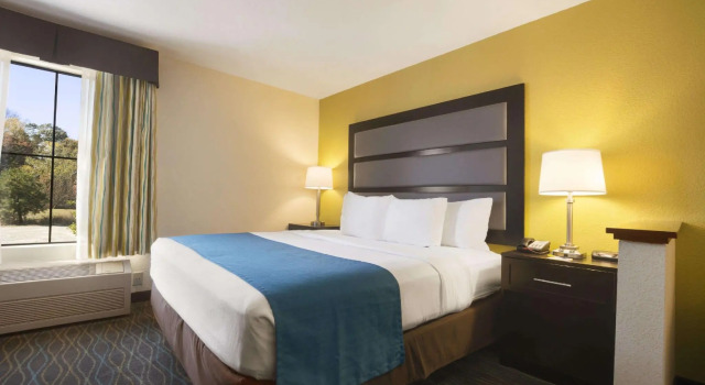 Двухместный номер Standard Days Inn & Suites by Wyndham Commerce