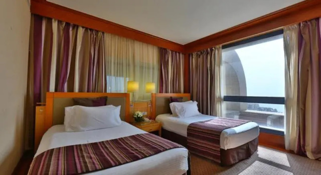 Одноместный номер Standard с балконом Crowne Plaza Beirut by IHG