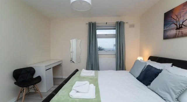 Modern 4 Bedroom House - Free Parking Netflix by WHA for Contractors Relocation Business Travel, Забронировать Отель Гейтсхед Тайн и Уир