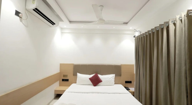Номер Deluxe Hotel Shagun, Piplod City Centre Surat
