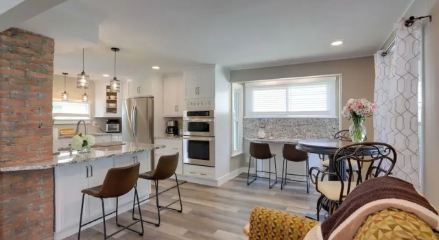 Welcoming Willoughby Home: 1 Mi to Historic Dtwn, Buchen Sie Hotel Willoughby Hills Ohio