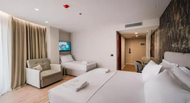 Трёхместный номер Standard с балконом Ermes Luxury Hotel