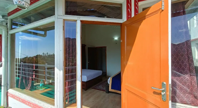 Семейный номер Standard с видом на озеро Crystal LakeView Homestay