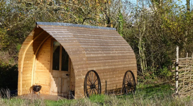 Капсула Ceridwen Glamping, double decker bus and Yurts