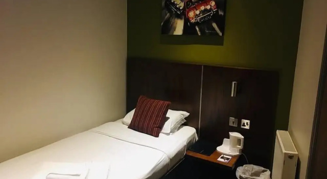 Номер Comfort The Commercial Hotel