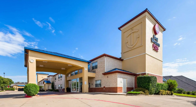 Кровать в общем номере Best Western Plus Lake Worth Inn & Suites
