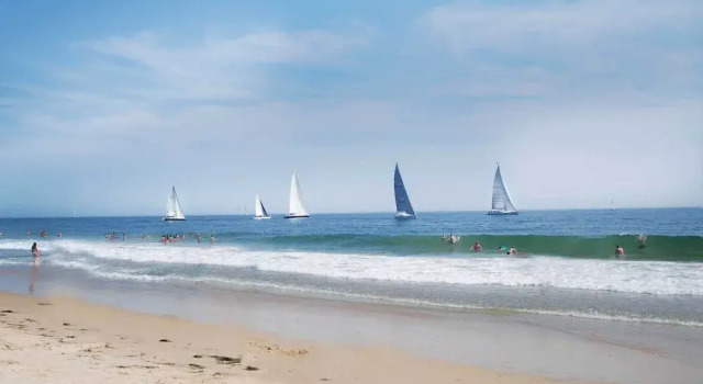 Коттедж Bright Narragansett Beach Escape w/ Deck & Yard!