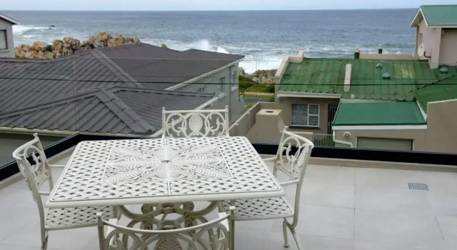 Апартаменты The Whale and Waddler - Unit with a view - and solar energy support