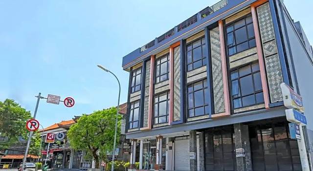 OYO Flagship 90966 Moreno Homestay, Rezerwuj Hotel Legian Badung