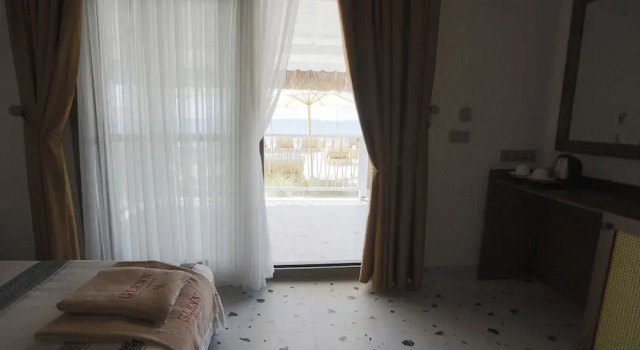 Бунгало Glenn Hotel & Beach